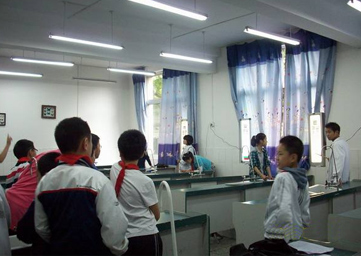 ���ݺ�����ʵ��Сѧ��������ɸ��